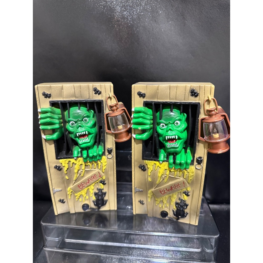 Vintage Halloween Spooky Zombie Prisoner Decor Lot Of 2‎ With Lanterns